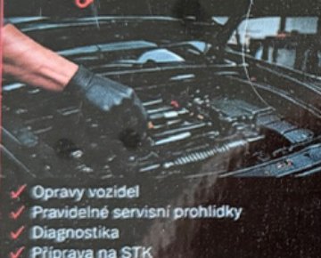 Práce na motoru v autoservisu